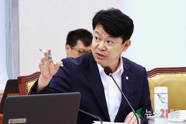 복기왕 의원 , 윤석열 정부 공정위 ,“ 반나절 만에 입찰담합 현대로템 처분 뒤집기 ”.. 재벌 봐주기 극치