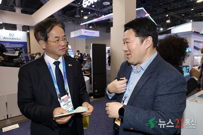 CES에 참가한 고양시 기업 ‘스마트 메디컬 디바이스’ 부스 방문